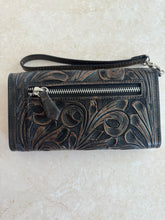 Load image into Gallery viewer, Wristlet wallet | oro viejo