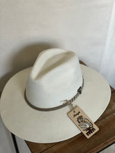 Load image into Gallery viewer, Sombrero Maya Sheep Wool