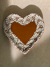 Load image into Gallery viewer, Corazón plate (rim design)