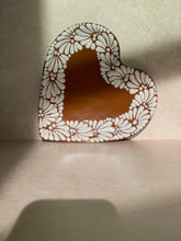 Load image into Gallery viewer, Corazón plate (rim design)