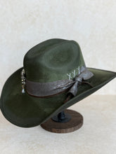 Load image into Gallery viewer, Faux suede
