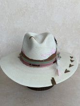 Load image into Gallery viewer, Palm hat
