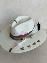 Load image into Gallery viewer, Palm hat
