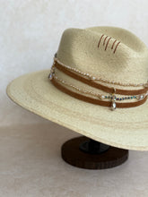 Load image into Gallery viewer, Palm hat
