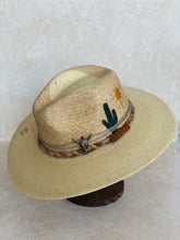 Load image into Gallery viewer, Palm hat
