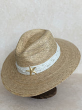 Load image into Gallery viewer, Palm hat
