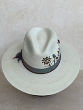 Load image into Gallery viewer, Palm hat
