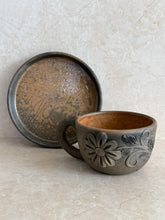 Load image into Gallery viewer, Barro mug and plate set
