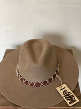 Load image into Gallery viewer, Sombrero Maya Sheep Wool With Leather Band
