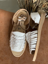 Load image into Gallery viewer, RITA LACE-UP HUARACHES - White
